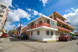 2.1• 1st Floor • Near Plaza • 2BR • Street Parking
