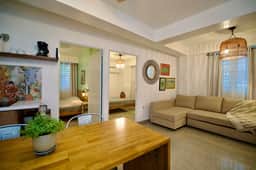 2.1• 1st Floor • Near Plaza • 2BR • Street Parking
