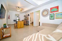 2.1• 1st Floor • Near Plaza • 2BR • Street Parking