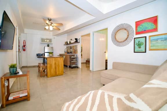 2.1• 1st Floor • Near Plaza • 2BR • Street Parking